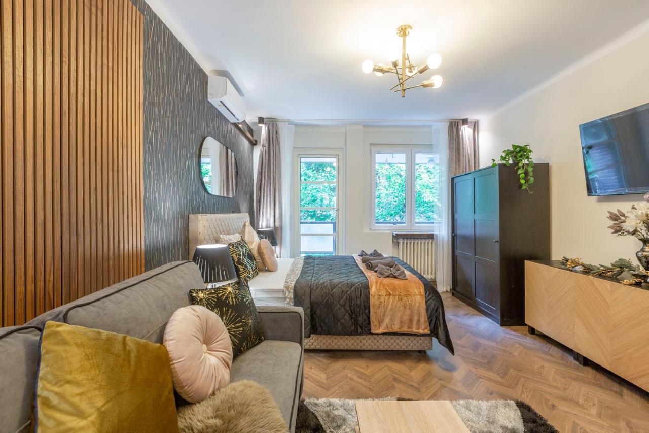 Stylish Quentin Apartment In The King Street Boedapest Buitenkant foto